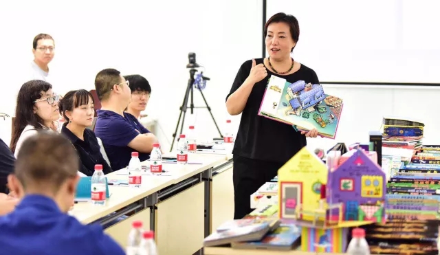 创创周记vol.12 | 项兵院长及长江校友企业家集体点赞十九大报告、乐乐趣童书经营之道、极客时间发布、西域入驻阿里巴巴超级店