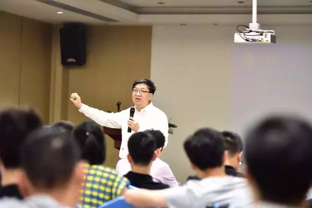 创创饭堂 | 从150亿营收到500强梦碎，8年偿还48亿巨债的郭家学，如何重新出发？
